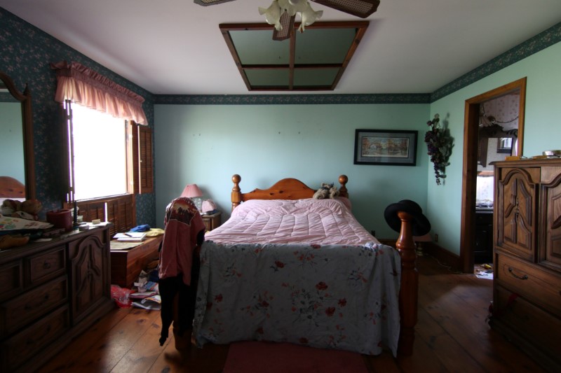Y Retreat Ontario Abandoned Places, Ceiling Mirror Above Bed Reddit