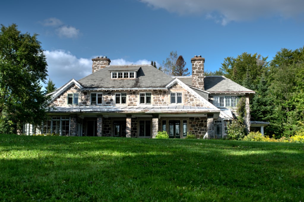 Ogilvie Mansion Quebec (Laurentian Manor)