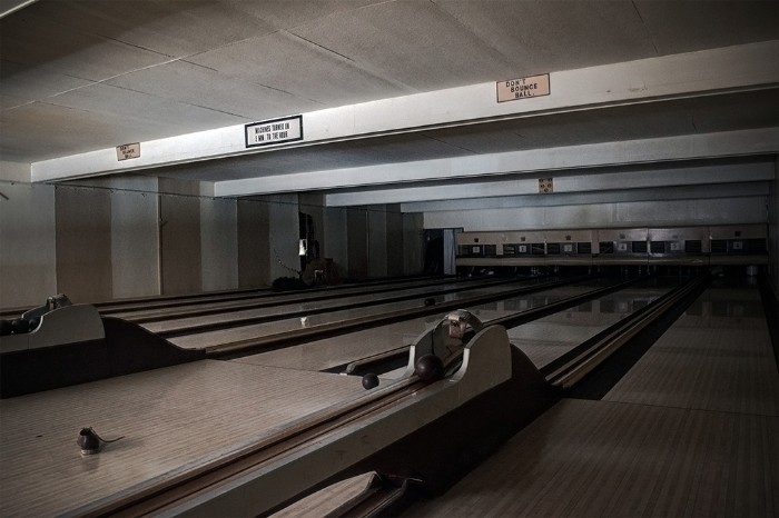 bowling lanes - Martin's Bowling Alley in Hamilton
