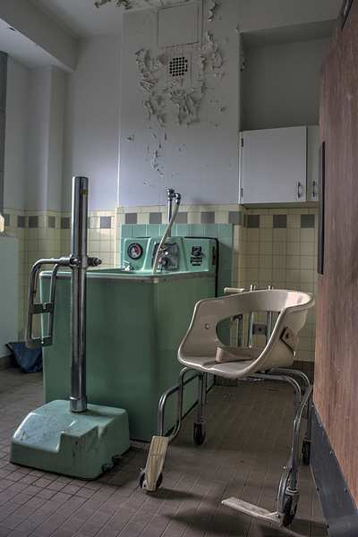 abandoned St. Thomas Psychiatric Hospital, St. Thomas Ontario, psychiatric hospital, abandoned Ontario, urban exploring, photography