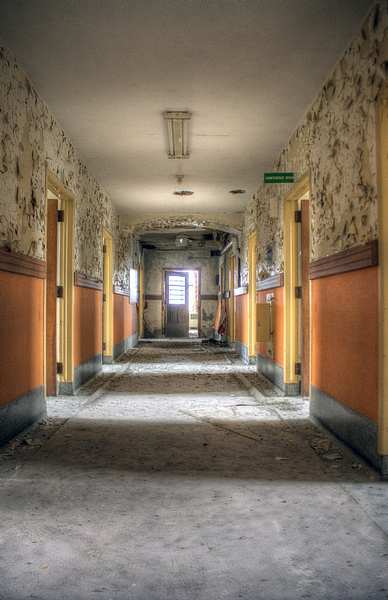 abandoned St. Thomas Psychiatric Hospital, St. Thomas Ontario, psychiatric hospital, abandoned Ontario, urban exploring, photography