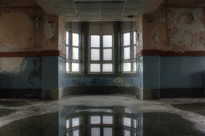 abandoned St. Thomas Psychiatric Hospital, St. Thomas Ontario, psychiatric hospital, abandoned Ontario, urban exploring, photography