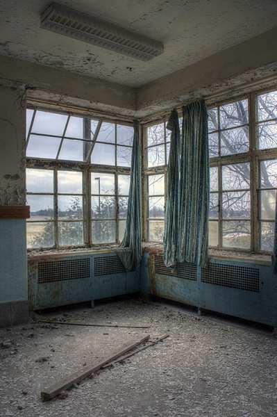 abandoned St. Thomas Psychiatric Hospital, St. Thomas Ontario, psychiatric hospital, abandoned Ontario, urban exploring, photography