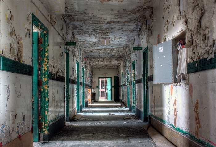 abandoned St. Thomas Psychiatric Hospital, St. Thomas Ontario, psychiatric hospital, abandoned Ontario, urban exploring, photography