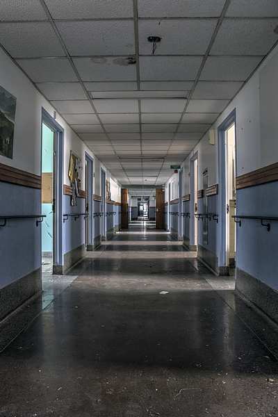 abandoned St. Thomas Psychiatric Hospital, St. Thomas Ontario, psychiatric hospital, abandoned Ontario, urban exploring, photography