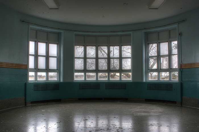 abandoned St. Thomas Psychiatric Hospital, St. Thomas Ontario, psychiatric hospital, abandoned Ontario, urban exploring, photography