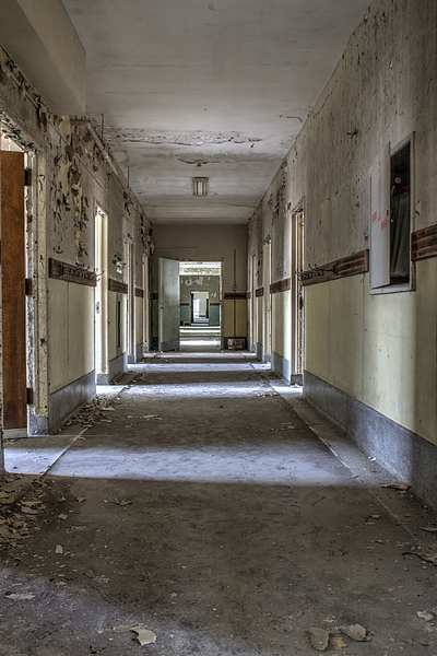 /St.-Thomas-Psychiatric-Hospital-abandoned-Ontario_loc6295.html
